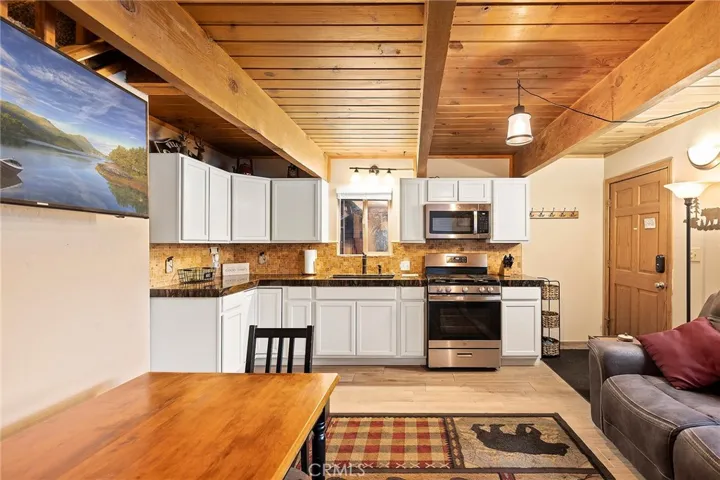 688 San Bernardino Ave, Sugarloaf, California 92386