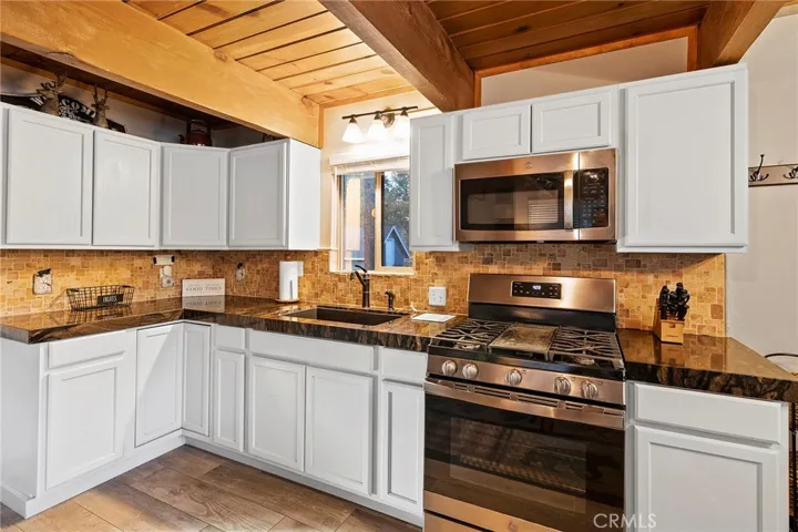 688 San Bernardino Ave, Sugarloaf, California 92386