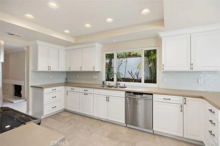 Recently remodeled kitchen with silestone counter tops.