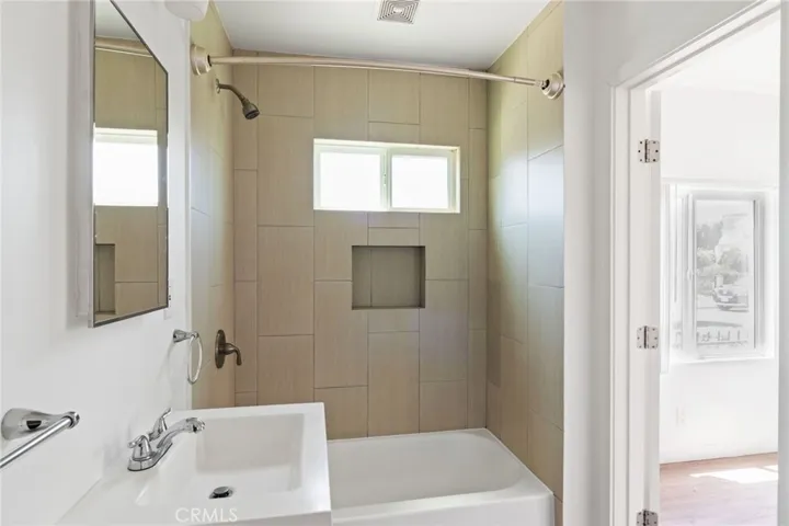 1257 W 38th 1259.5, Los Angeles, California 90037
