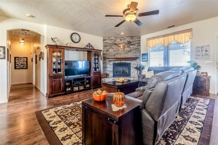 2038 Hollister Road, Pinon Hills, California 92372