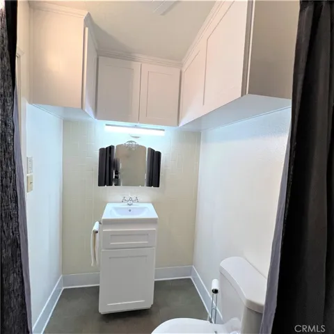 Bathroom with plenty of storage