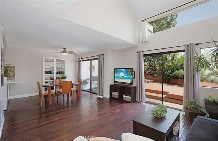 dinning room two sidling door