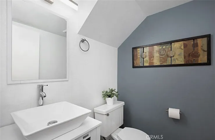 downstair powder room