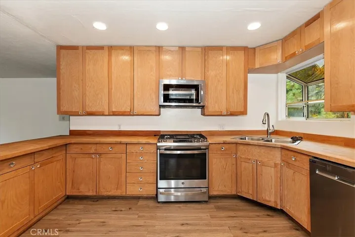 22726 Laurel Lane, Crestline, California 92325