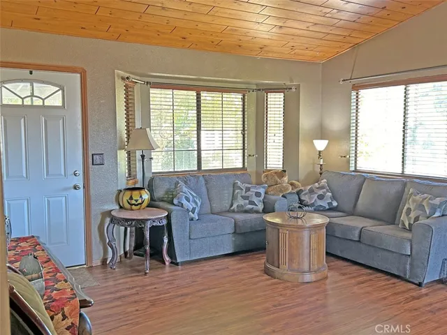 13320 Masonhill Road, Lake Elizabeth, California 93532
