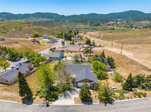 13320 Masonhill Road, Lake Elizabeth, California 93532