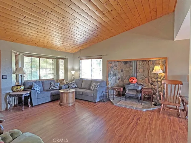 13320 Masonhill Road, Lake Elizabeth, California 93532