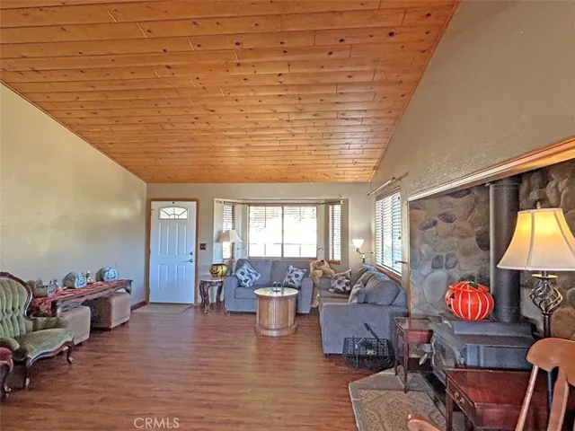 13320 Masonhill Road, Lake Elizabeth, California 93532