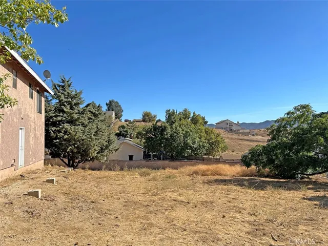 13320 Masonhill Road, Lake Elizabeth, California 93532