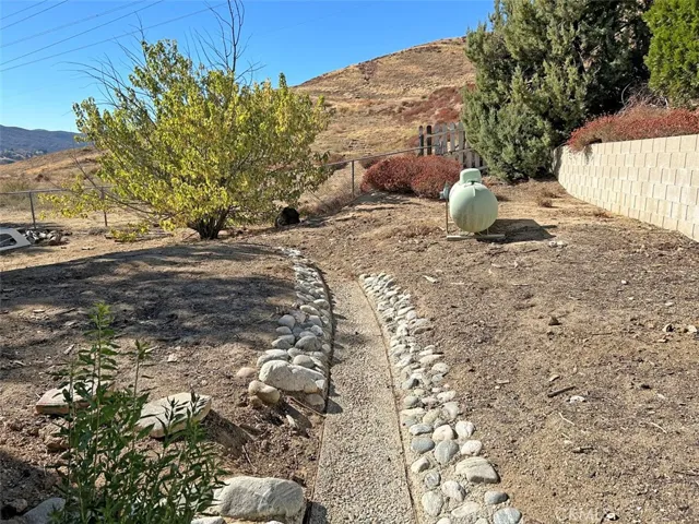 13320 Masonhill Road, Lake Elizabeth, California 93532