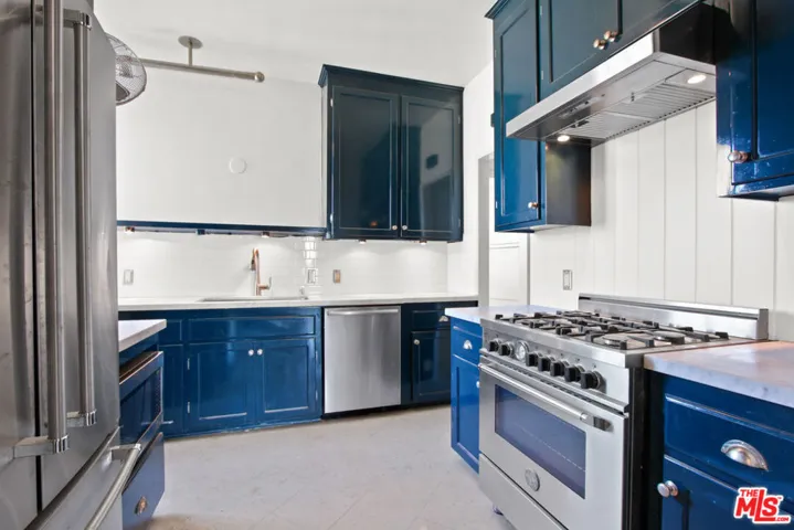 450 N Rossmore Avenue, Los Angeles, California 90004