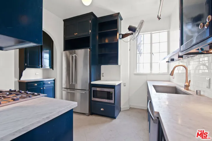 450 N Rossmore Avenue, Los Angeles, California 90004