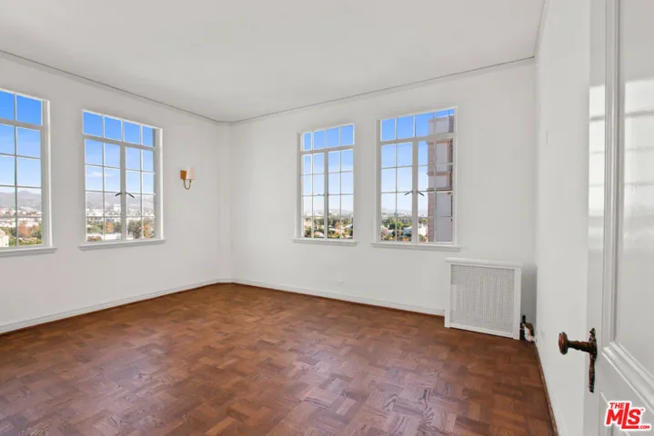450 N Rossmore Avenue, Los Angeles, California 90004