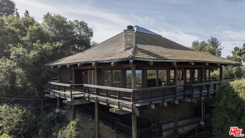 2260 Tuna Canyon Road, Topanga, California 90290