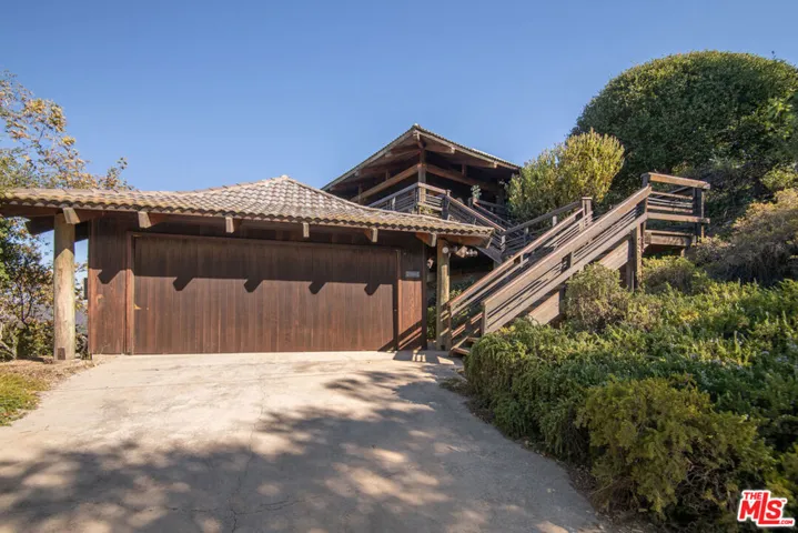 2260 Tuna Canyon Road, Topanga, California 90290