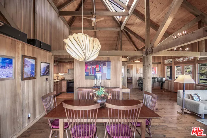 2260 Tuna Canyon Road, Topanga, California 90290