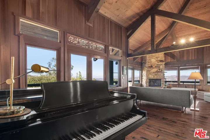 2260 Tuna Canyon Road, Topanga, California 90290