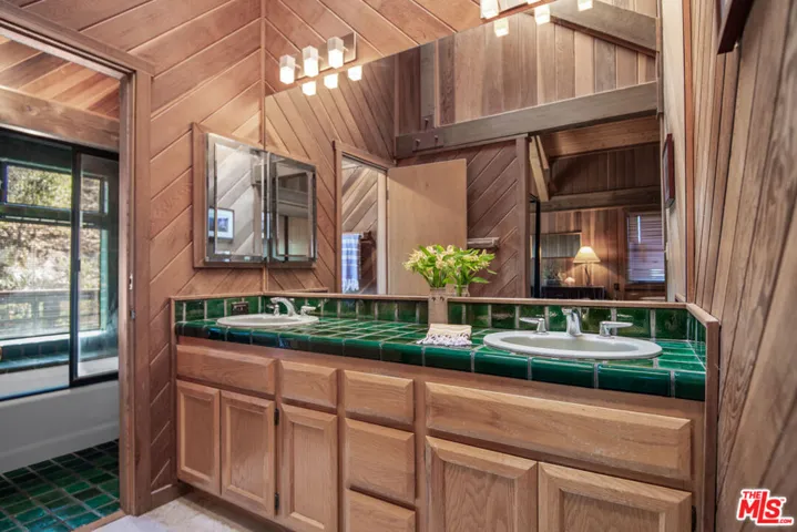 2260 Tuna Canyon Road, Topanga, California 90290