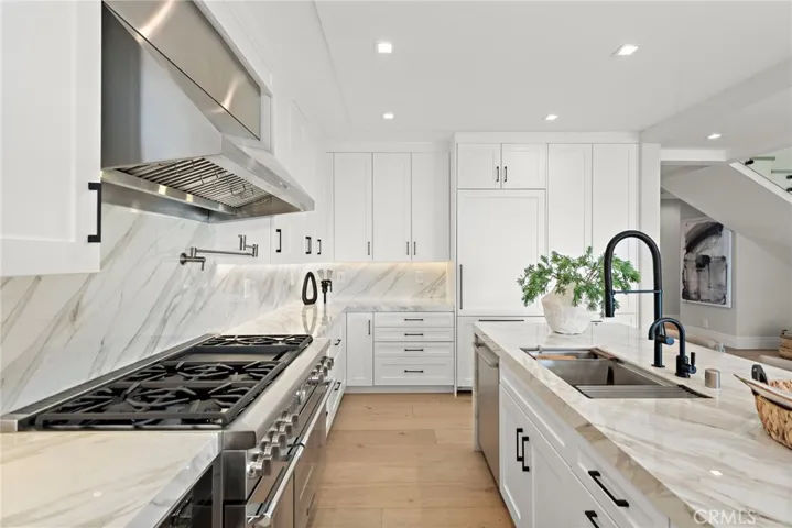 27 Lucerne 35, Newport Beach, California 92660