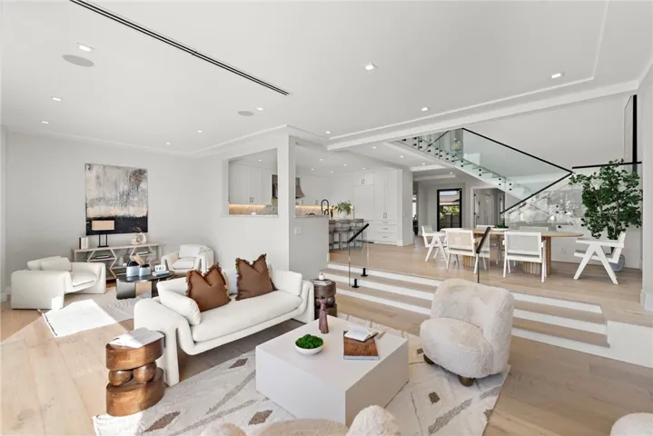 27 Lucerne 35, Newport Beach, California 92660