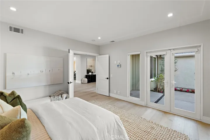 27 Lucerne 35, Newport Beach, California 92660