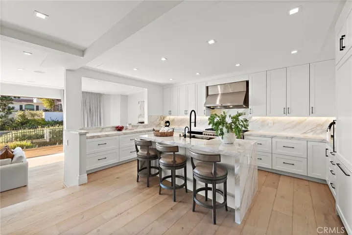27 Lucerne 35, Newport Beach, California 92660