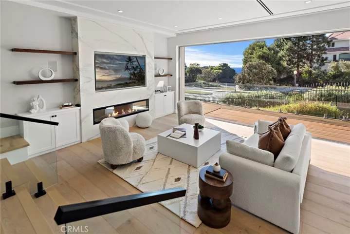 27 Lucerne 35, Newport Beach, California 92660