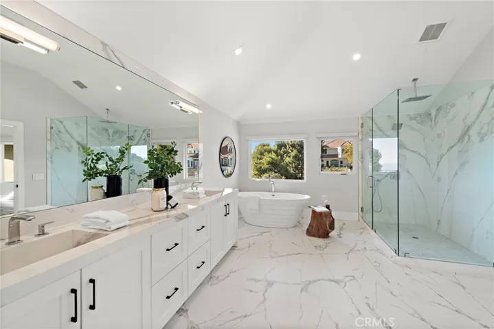27 Lucerne 35, Newport Beach, California 92660