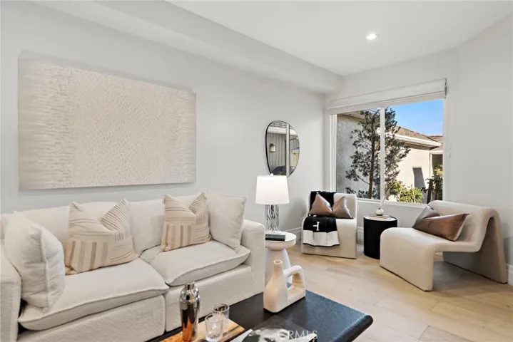 27 Lucerne 35, Newport Beach, California 92660