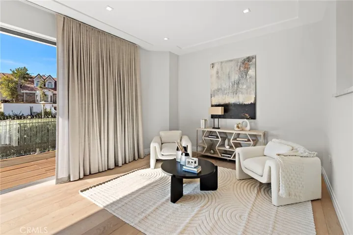 27 Lucerne 35, Newport Beach, California 92660