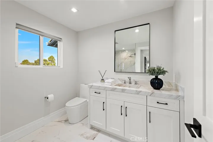 27 Lucerne 35, Newport Beach, California 92660