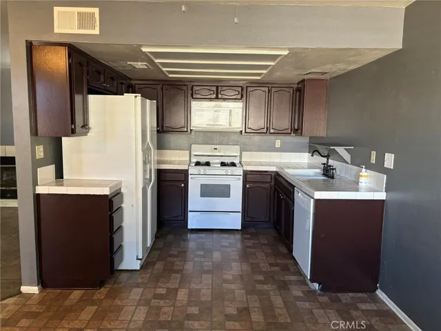 1850 E East Ave J2 Avenue, Lancaster, California 93535