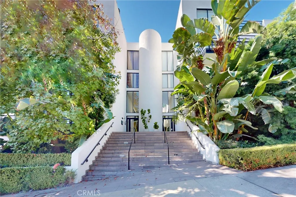 1201 Larrabee Street 305, West Hollywood, California 90069 home-pic-0