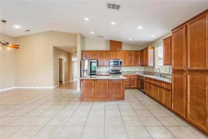 328 Calvert Park, Beaumont, California 92223