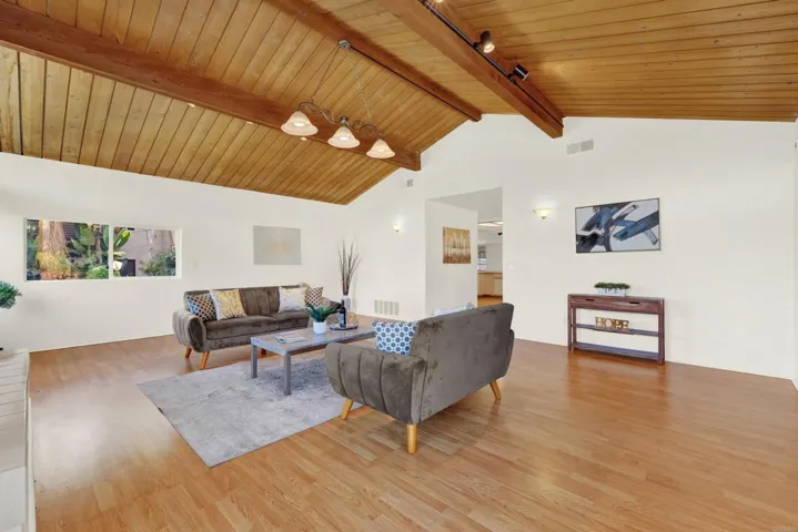 4242 Avenida Gregory, Spring Valley, California 91977