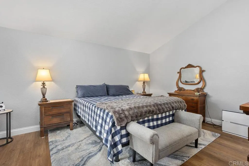 1025 Brewley Lane, Vista, California 92081 home-pic-22