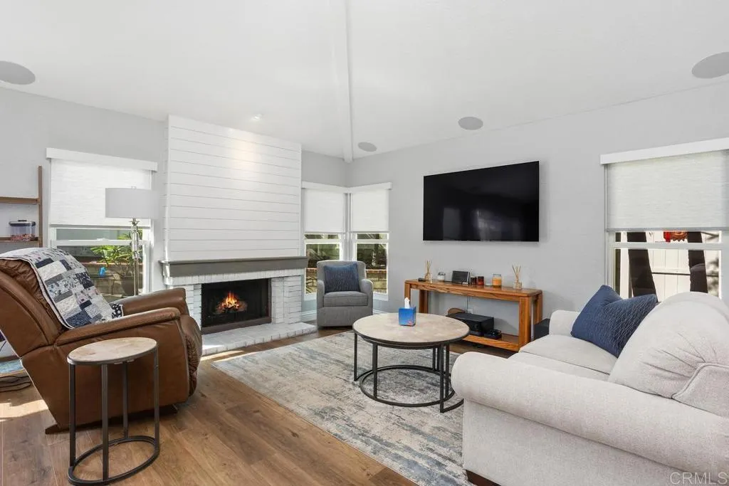 1025 Brewley Lane, Vista, California 92081 home-pic-6