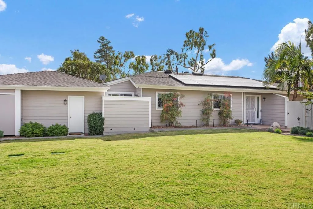 1025 Brewley Lane, Vista, California 92081 home-pic-2