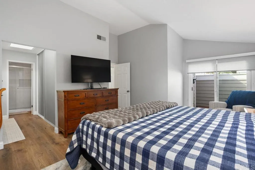 1025 Brewley Lane, Vista, California 92081 home-pic-24