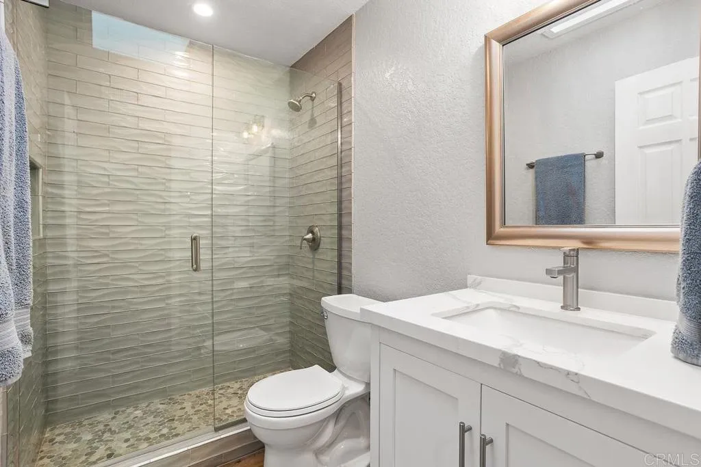 1025 Brewley Lane, Vista, California 92081 home-pic-19