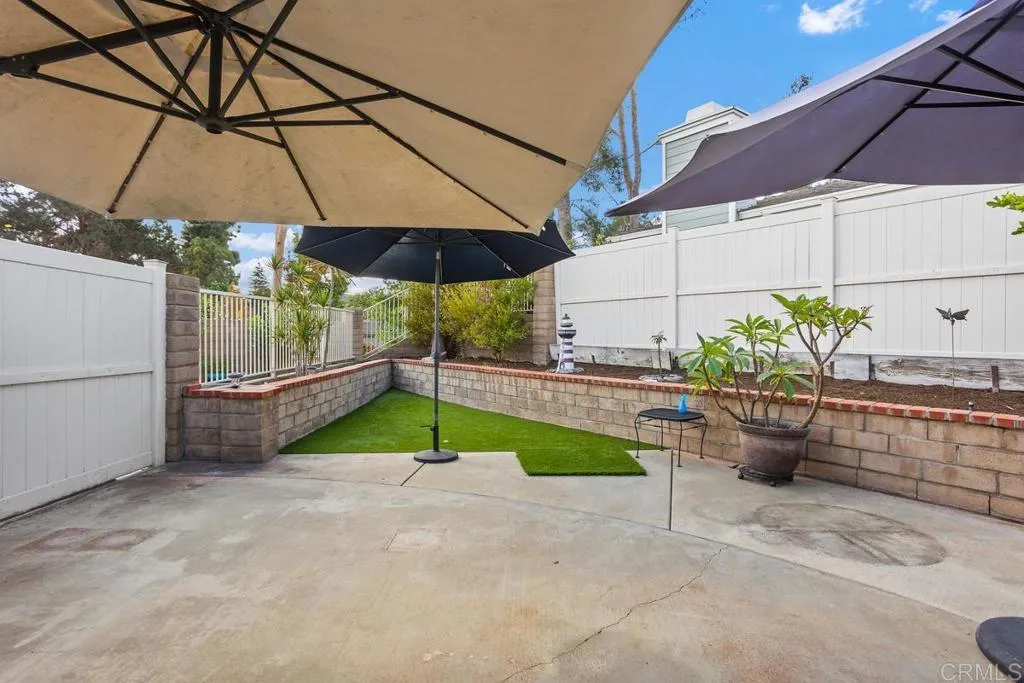 1025 Brewley Lane, Vista, California 92081 home-pic-32