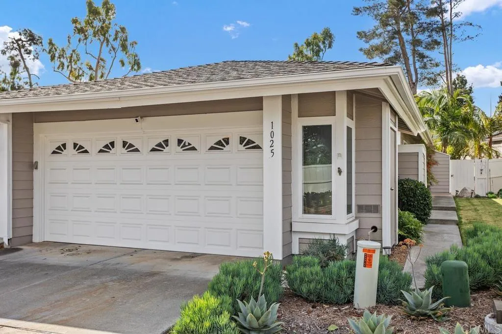 1025 Brewley Lane, Vista, California 92081 home-pic-1