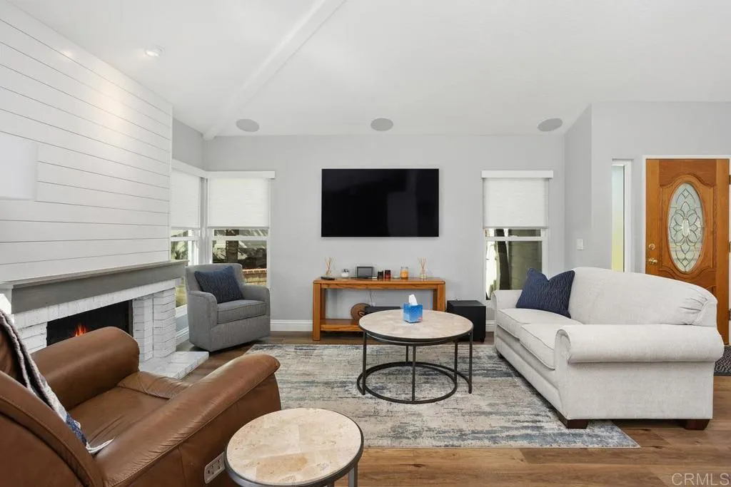 1025 Brewley Lane, Vista, California 92081 home-pic-7