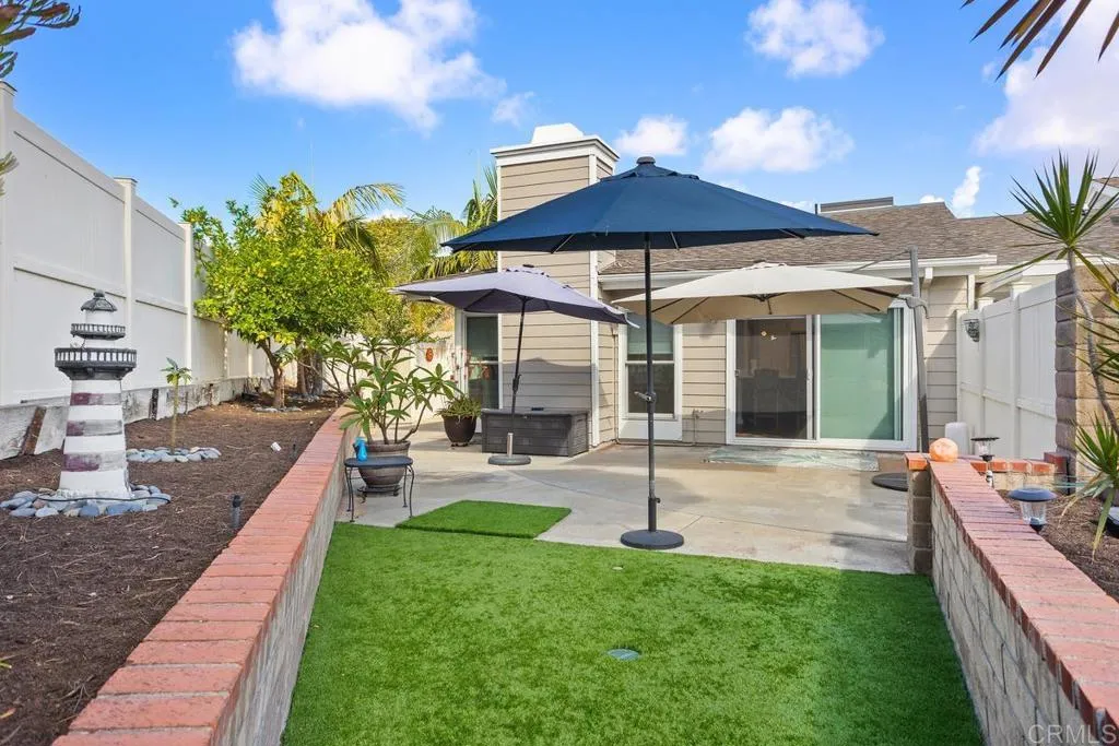 1025 Brewley Lane, Vista, California 92081 home-pic-30