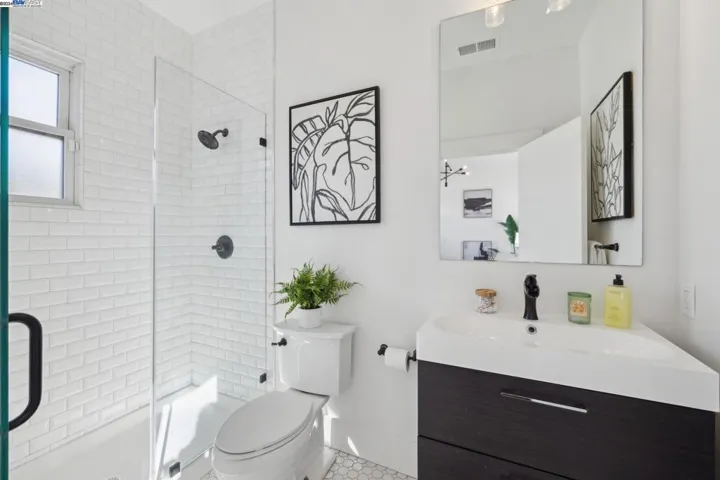 1066 28th Street, Oakland, California 94608