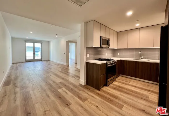 5801 Camerford Avenue 210, Los Angeles, California 90038