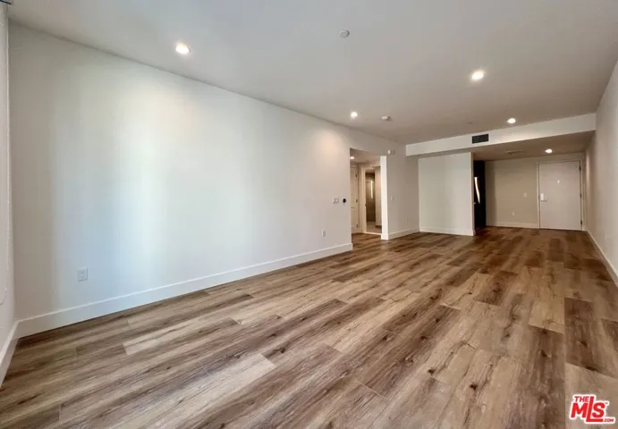 5801 Camerford Avenue 210, Los Angeles, California 90038