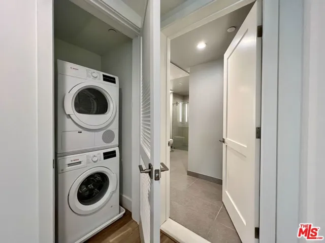 5801 Camerford Avenue 210, Los Angeles, California 90038