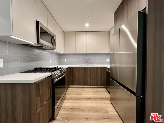 5801 Camerford Avenue 210, Los Angeles, California 90038